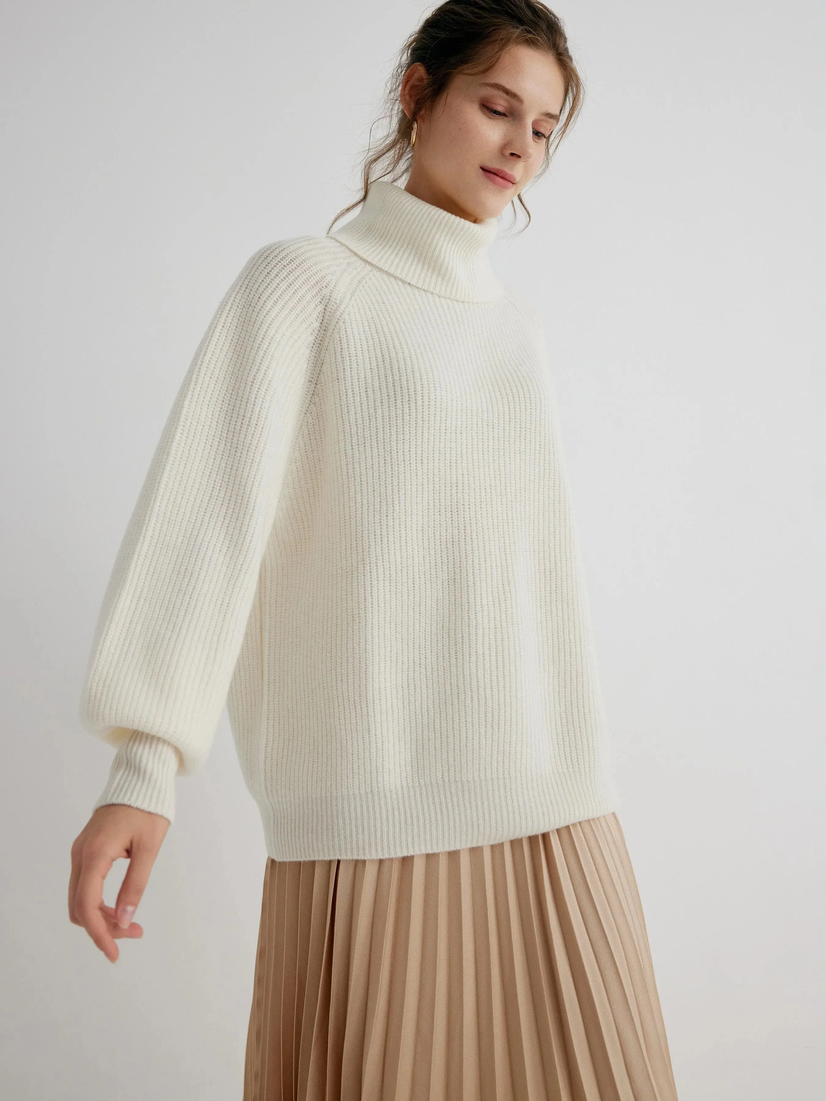 Lana 100% Merino Wool White Oversized Turtleneck Pullover