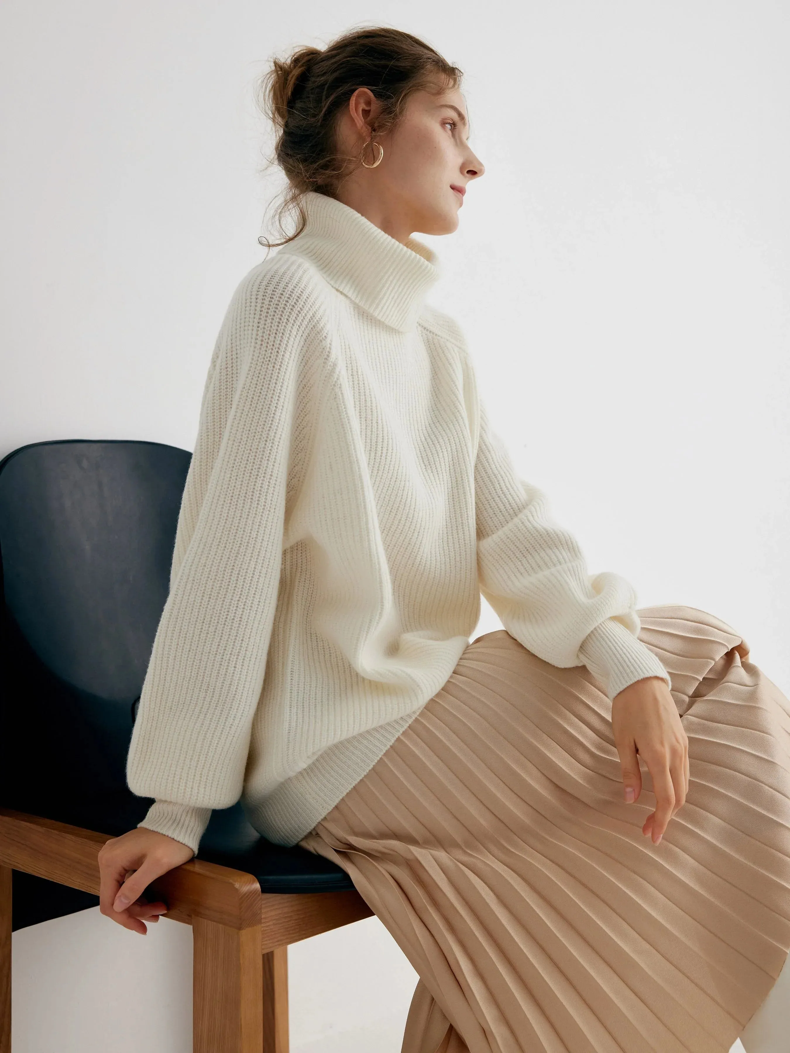 Lana 100% Merino Wool White Oversized Turtleneck Pullover