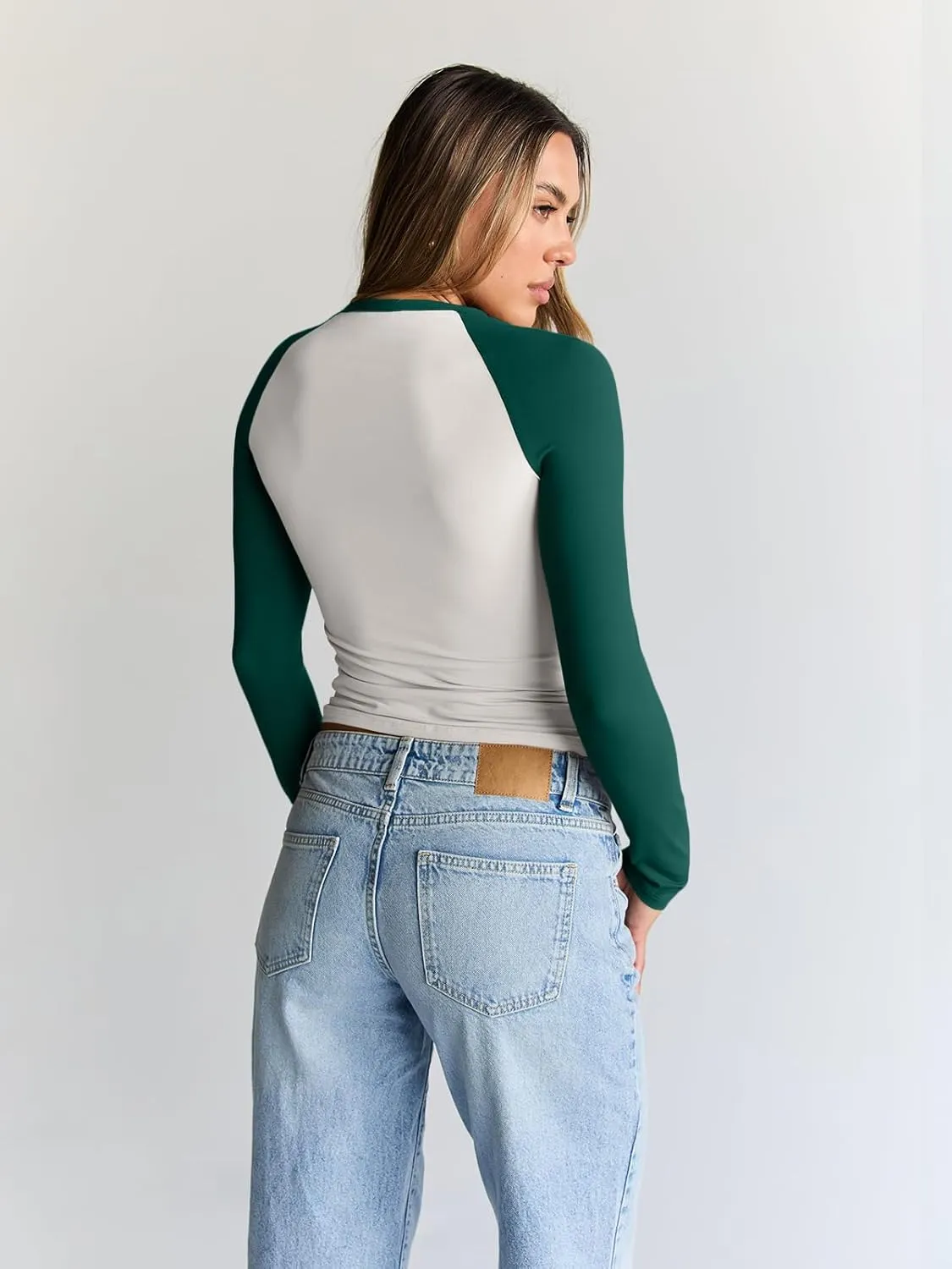 Trendy Queen Women's Long Sleeve Shirts Slim Fit Stretchy Color Block Slightly Cropped Tops