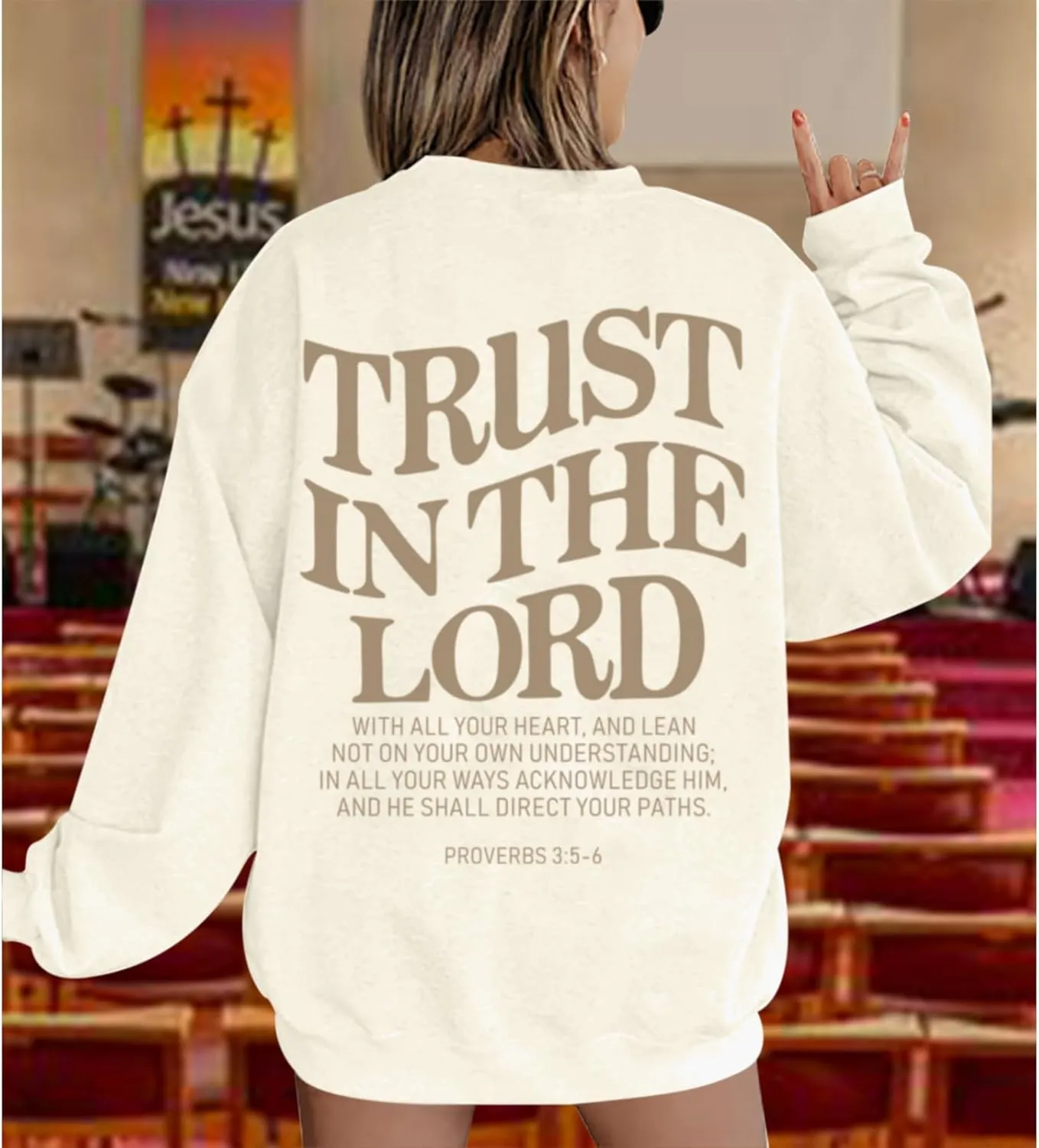 Tuislay Trust In The Lord Sweatshirt Bible Verse Christian Graphic Sweatshirts for Women Crew Neck Oversized Pullover Tops
