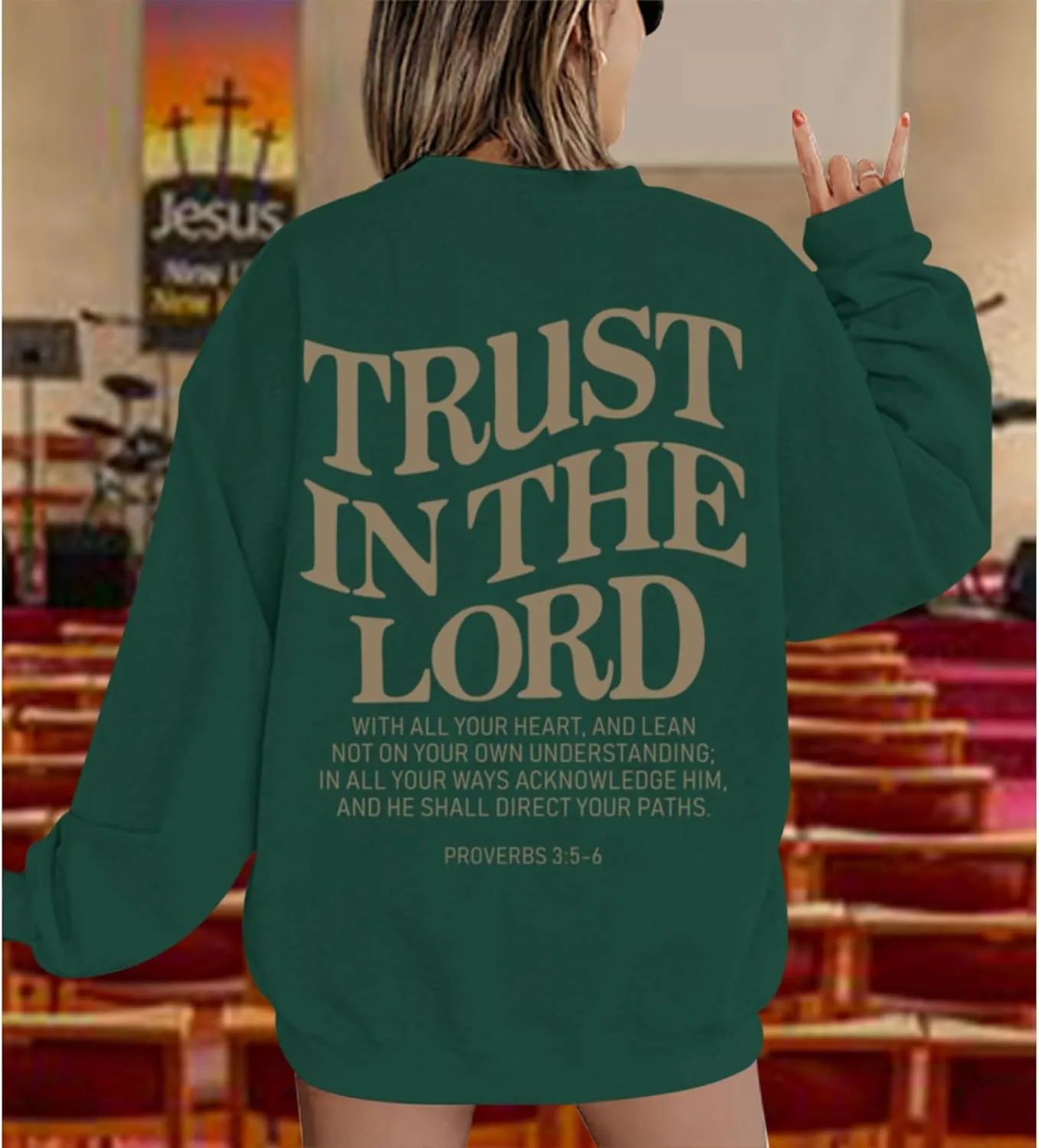 Tuislay Trust In The Lord Sweatshirt Bible Verse Christian Graphic Sweatshirts for Women Crew Neck Oversized Pullover Tops