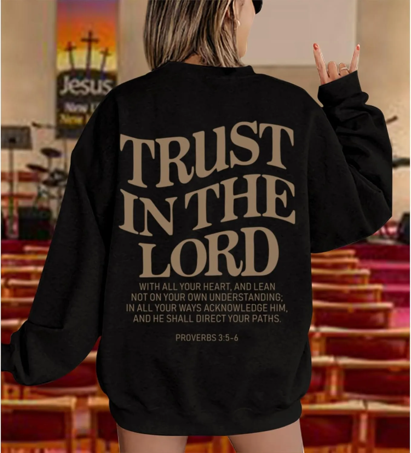 Tuislay Trust In The Lord Sweatshirt Bible Verse Christian Graphic Sweatshirts for Women Crew Neck Oversized Pullover Tops